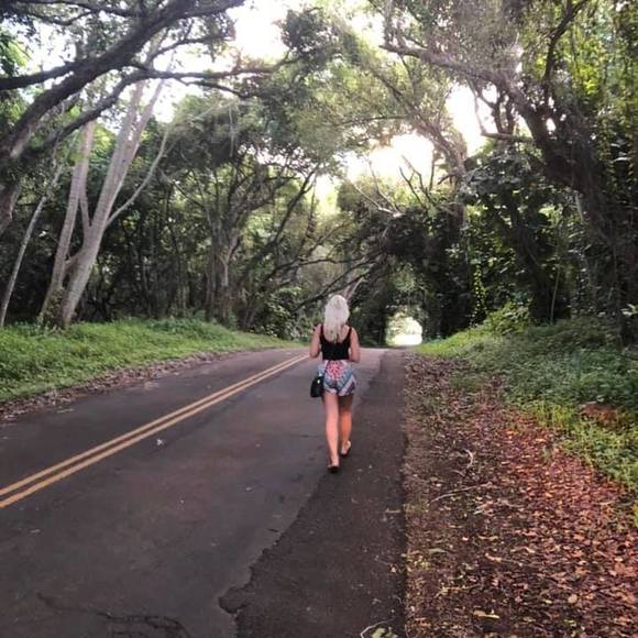 Meet your Posher, Julie - Picture 1 of 1